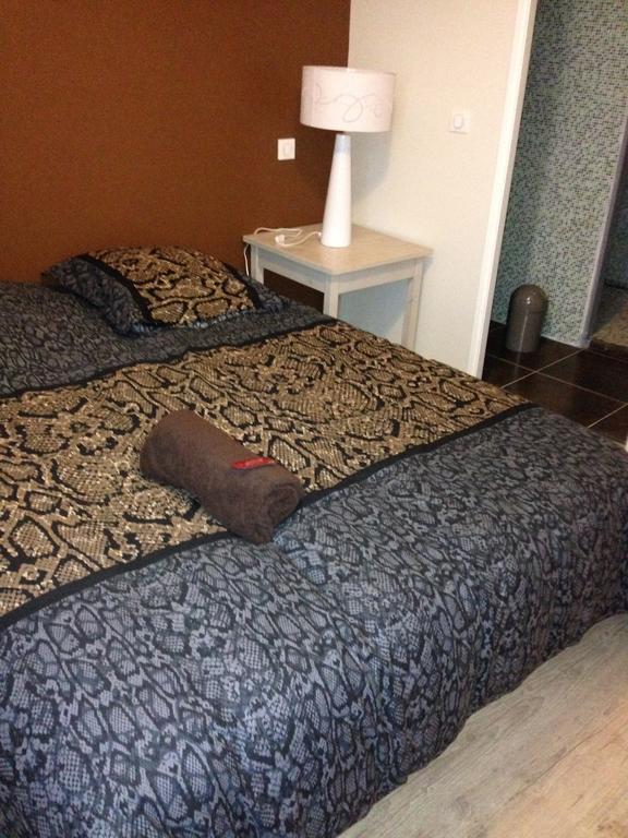 Appartements D'Hotes Santa Giulia Niort Rum bild
